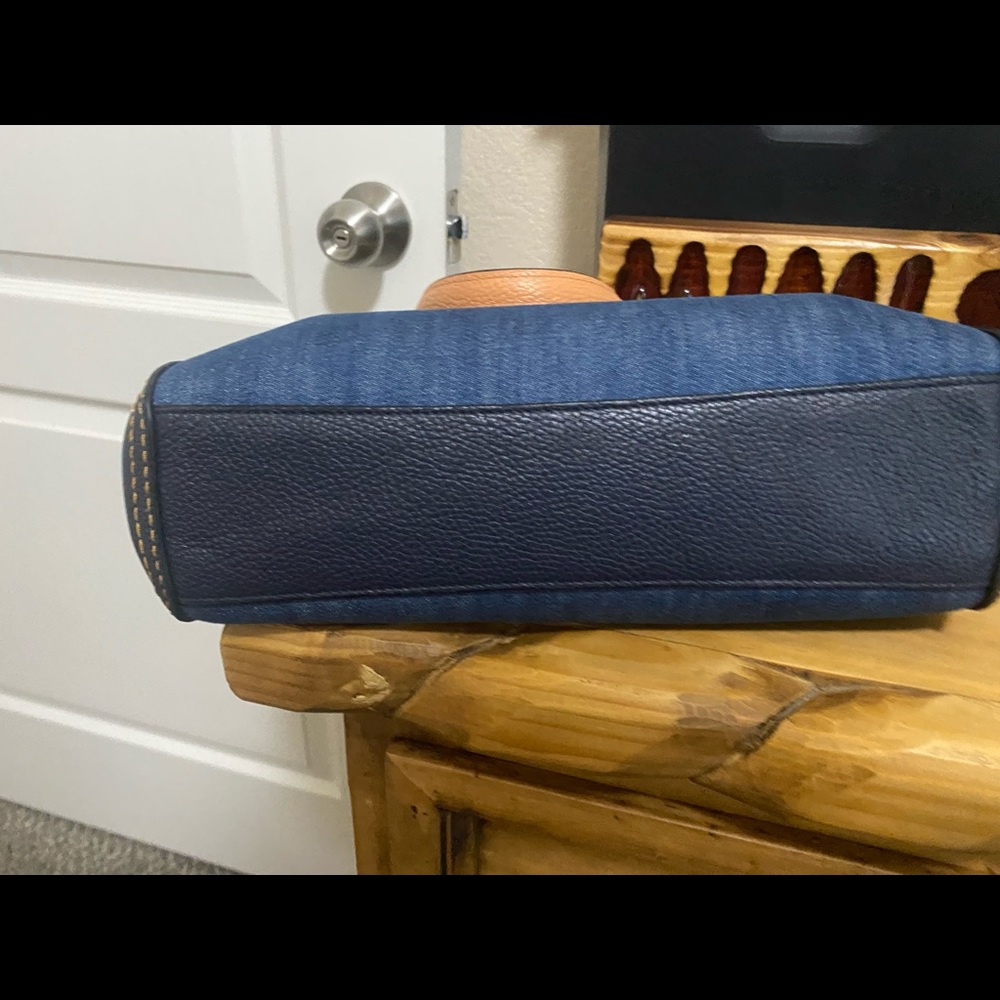 Coach purse. Smoke free and pet free home. No markings or wear. Like new.